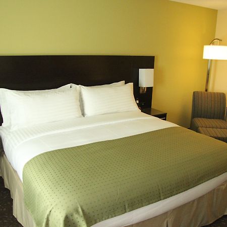 Holiday Inn Greensboro Coliseum, an IHG Hotel Exterior foto