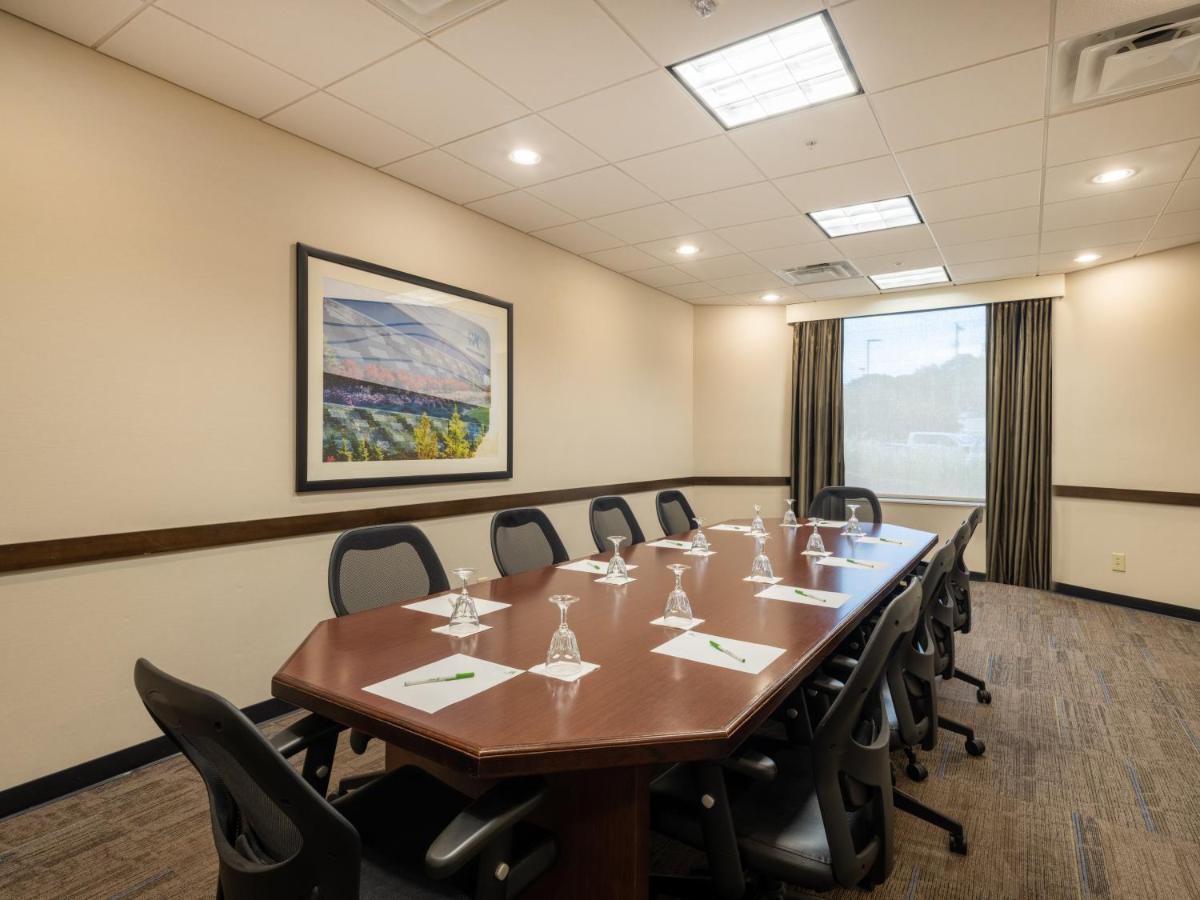 Holiday Inn Greensboro Coliseum, an IHG Hotel Exterior foto
